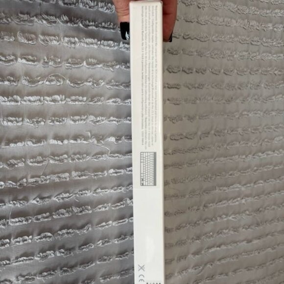 Apple wireless keyboard for Ipad - NEW IN BOX ( MC184LL/B ) - Picture 3 of 4